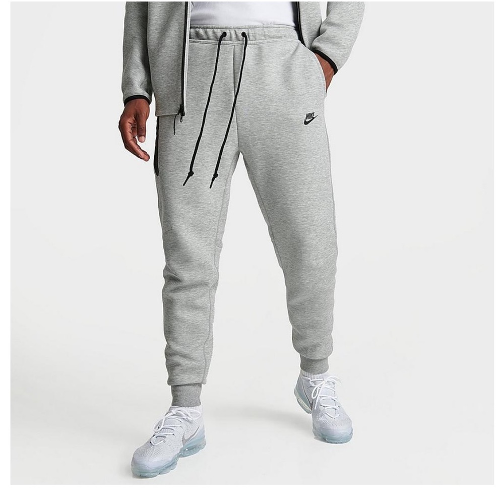 Nike tech sweatpants men’s M